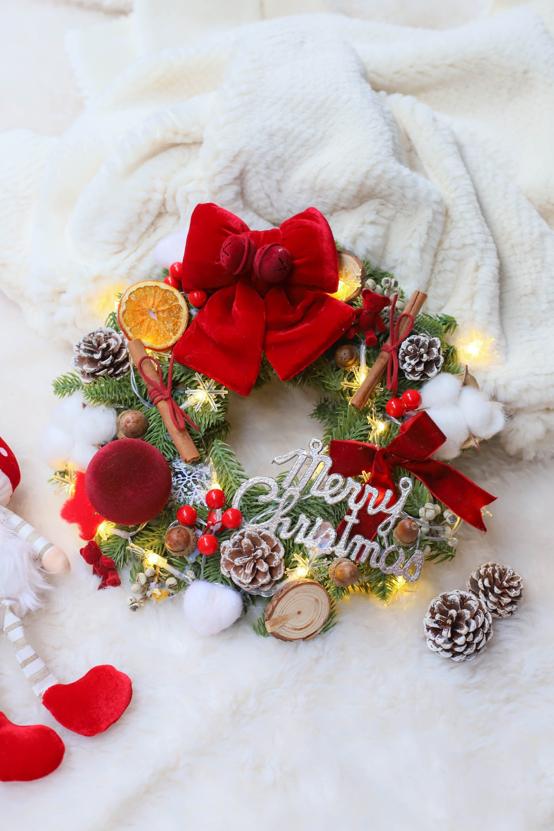 RED ARTIFICIAL CHRISTMAS WREATH