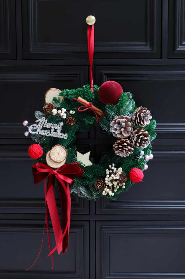ARTIFICIAL CHRISTMAS WREATH