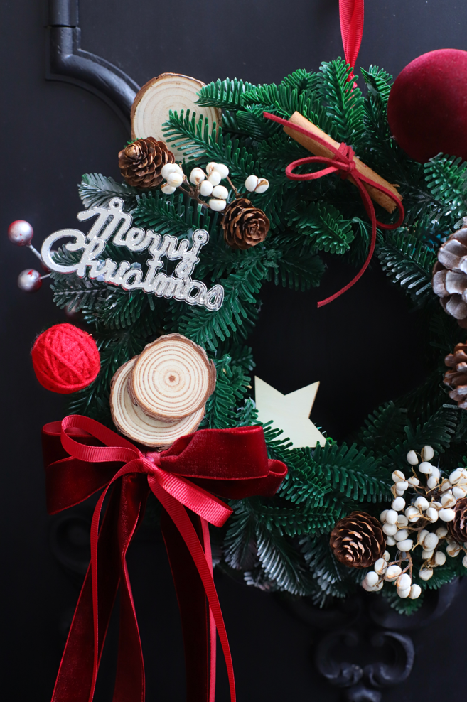 ARTIFICIAL CHRISTMAS WREATH