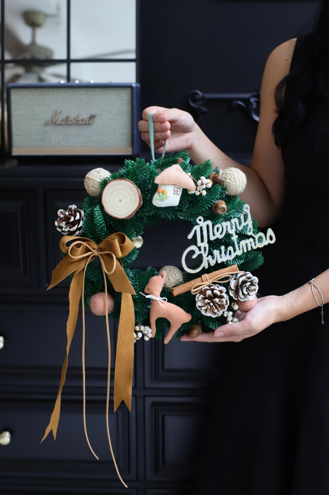 ARTIFICIAL CHRISTMAS WREATH