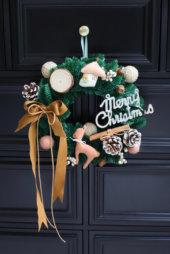 ARTIFICIAL CHRISTMAS WREATH