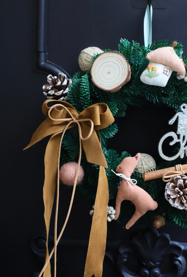 ARTIFICIAL CHRISTMAS WREATH