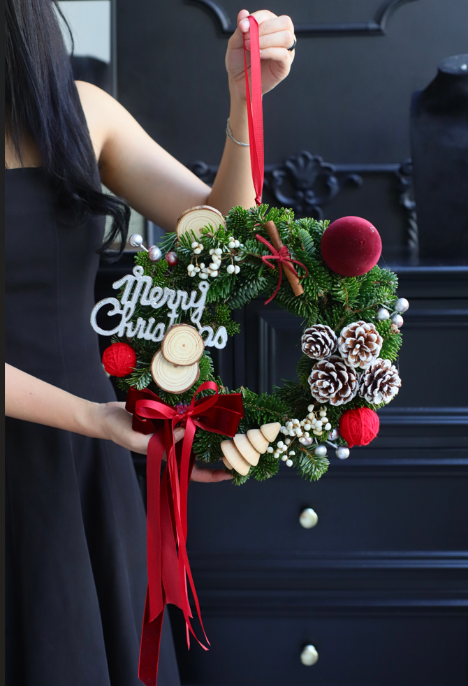 FRESH PINE CHRISTMAS WREATH