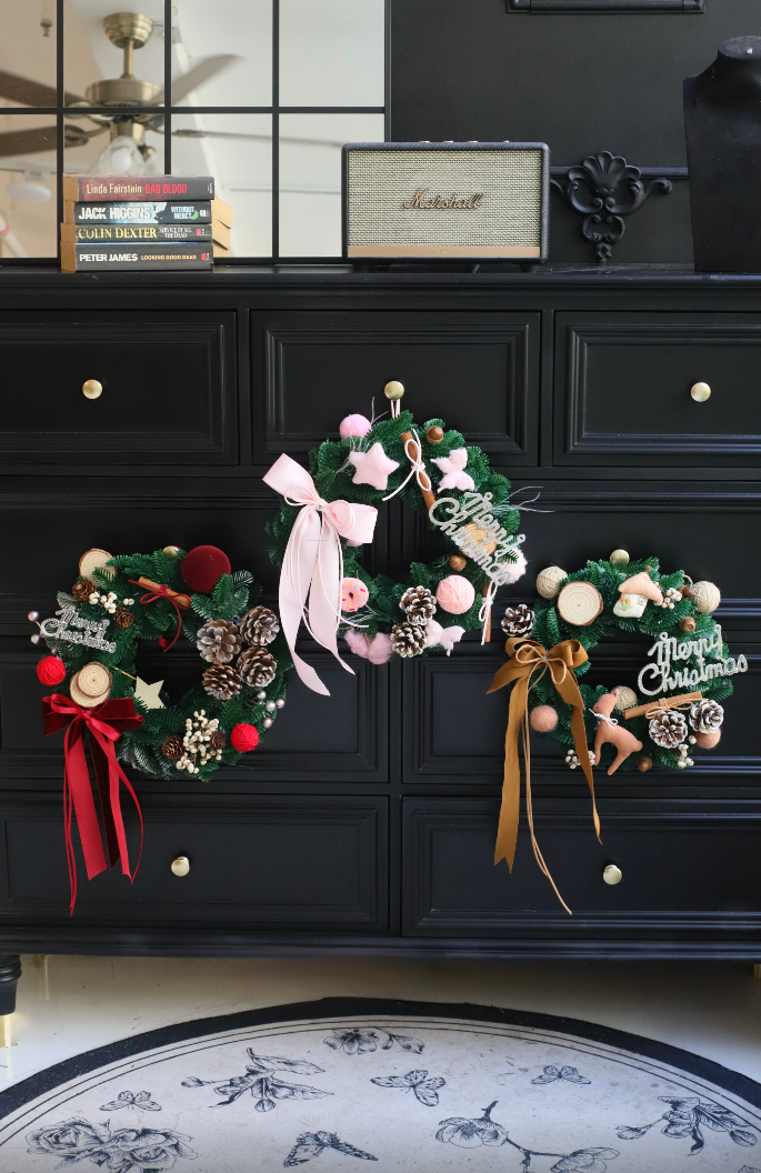 ARTIFICIAL CHRISTMAS WREATH